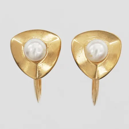 Ett par örhängen med odlade saltvattenpärlor, skruvsystem, höjd 11mm, 18K guld Vikt: 1,7 g
