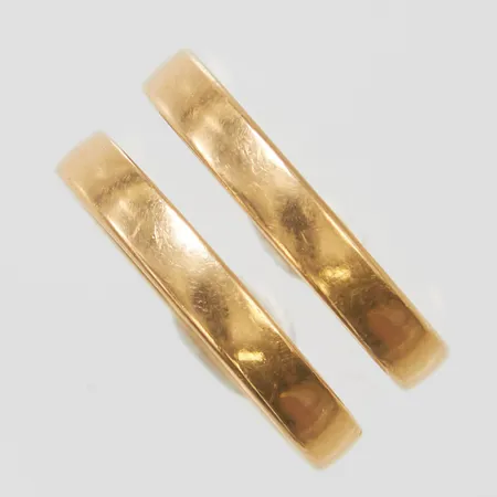 Två ringar släta, stl16¼, bredd 3mm, personliga gravyrer, 18K Vikt: 5,3 g