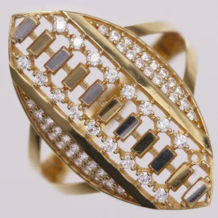 Ring med vita stenar stl:17¾ bredd 2,3-26mm, tvåfärgad, en sten saknas, 18K Vikt: 3,7 g