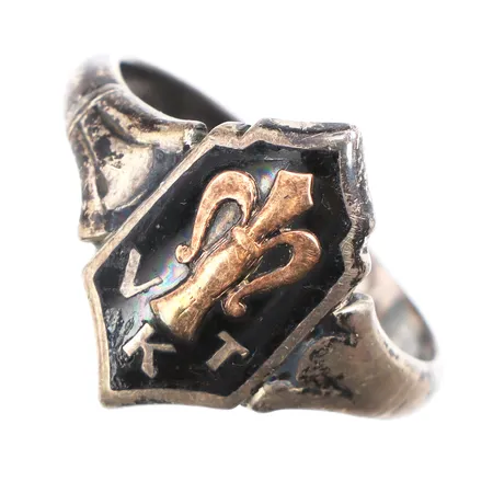 Ring Fleur De Lis,stämplad Finland,storlek 19 ½ mm,bredd 2.9-17.4 mm,silver. Vikt: 4,1 g