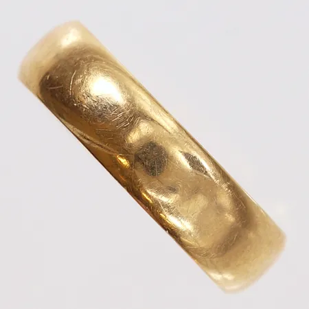 Ring slät stl:22 bredd 6,2mm gravyr 14K.  Vikt: 6,6 g