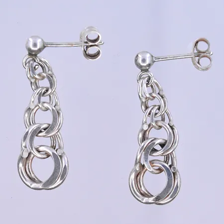 Örhängen längd 26 mm, bredd 8 mm silver 925/1000. Vikt: 2,3 g