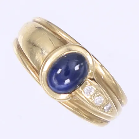 Ring med vita och blå sten stl:17½, bredd 2,5-9mm, 14K Vikt: 5,2 g