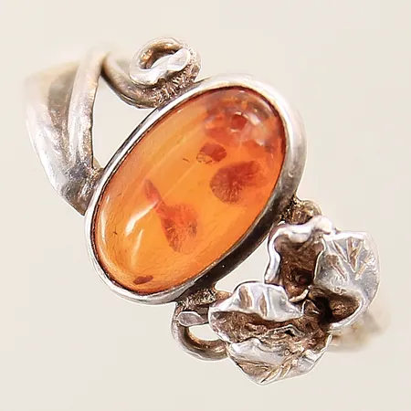 Ring med bärnsten stl: 19 bredd 2,1mm silver 925/1000 Vikt: 2,8 g