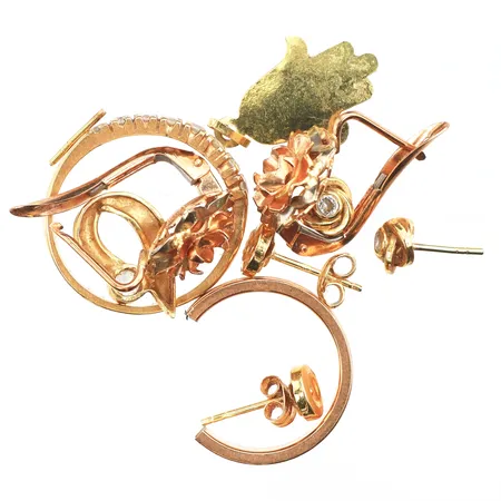 Trasigt guld någon sten,18k. Vikt: 11,3 g