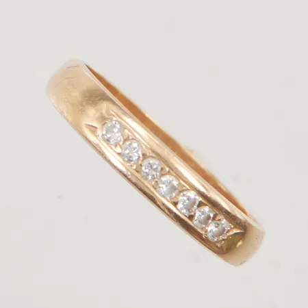 Ring med diamanter 7x 0,02ct stl:17¼ bredd 3,7mm gravyr 18K 2,9g.