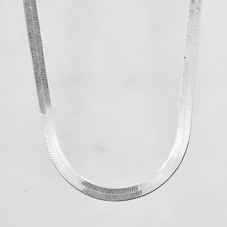 Collier ledad halvstel modell GHA längd 44½cm, bredd 5mm, 925/1000 silver. Vikt: 12,6 g