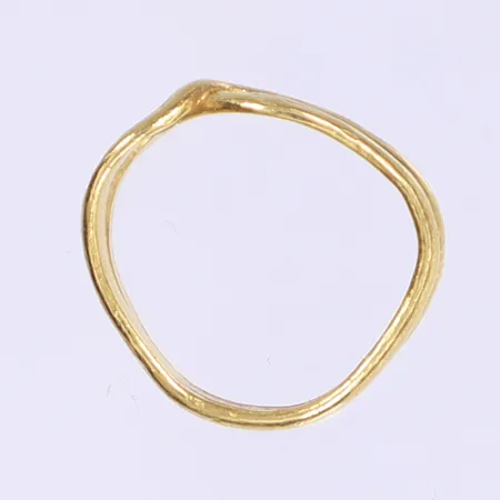 Ring skev defekt 23K  Vikt: 3,6 g