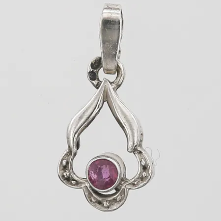 Hänge med rosa safir ca 0,10ct, höjd på hänge18mm, bredd 8mm, silver 835/1000 Vikt: 0,6 g