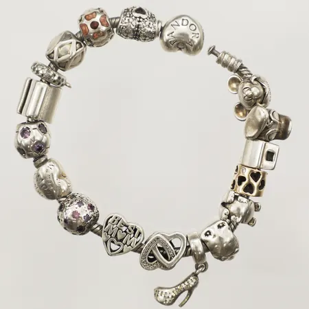Armband, Pandora, 17 berlocker, alla ej Pandora, en 14K med diamanter 3xca0,01ct, längd 18,5cm, silver 925/1000  Vikt: 63,8 g