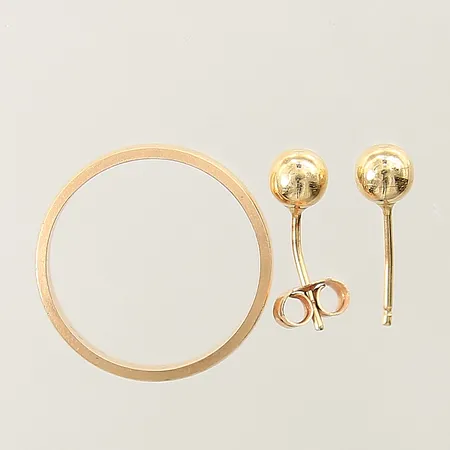 Diverse guldsmycken skeva gravyr 18K Vikt: 3,6 g