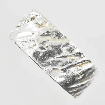 Ring ZilverZmen stl: 19¾ bredd 10mm, gravyr, 925/1000 silver. Vikt: 14,4 g