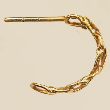 Udda örhänge Bismarck, längd ca 13mm, bredd 5mm, skev, saknar snurrebus, 18K  Vikt: 1 g