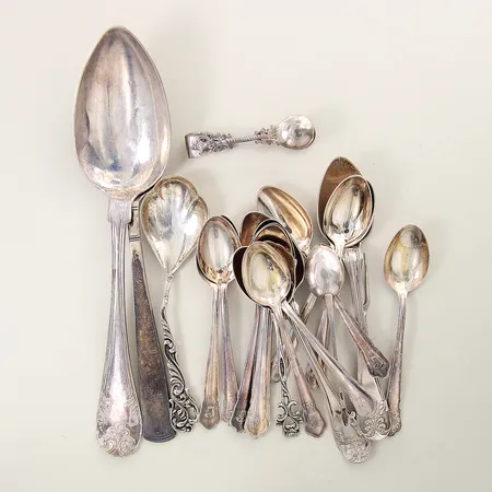 Diverse silver bestick olika modeller, gravyr silver 830/1000 Vikt: 235,1 g