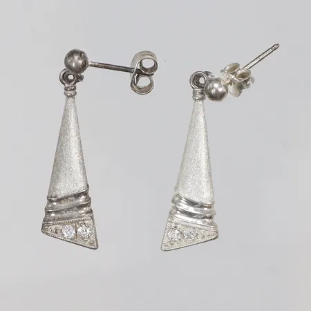 Ett par Örhängen med vita stenar 8x35mm silver 925/1000 Vikt: 3,3 g