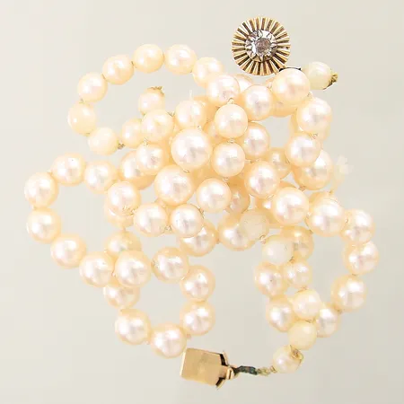 Pärlcollier doserat 76st odlade saltvattenpärlor Ø5-8mm lås med med rosenslipad diamant, längd 56cm, defekt, lås i 18K bruttovikt: 32,1g Vikt: 0 g
