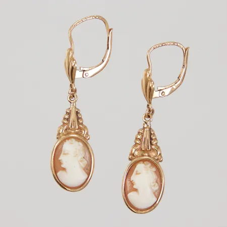 Örhängen Camé längd 39mm, bredd 10mm, något skeva, 18K Vikt: 4,4 g