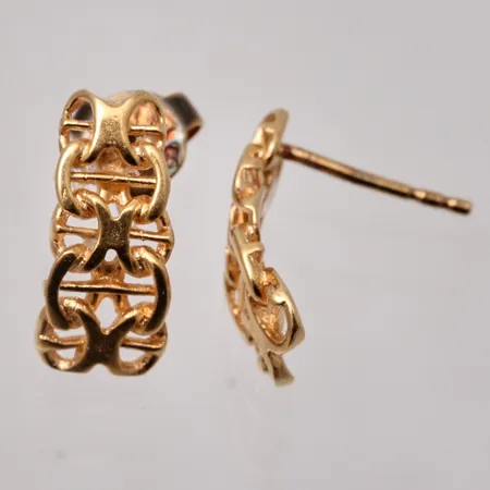 Örhängen mått 6,2x13,4mm, 18K, en snurrebuss saknas, 1,72g.