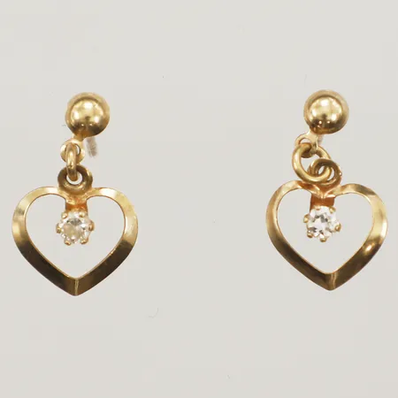 Ett par örhängen med hjärtan, vita stenar, längd 15,5mm, bredd 3,5-9mm, saknar snurrebussar 18K  Vikt: 0,6 g