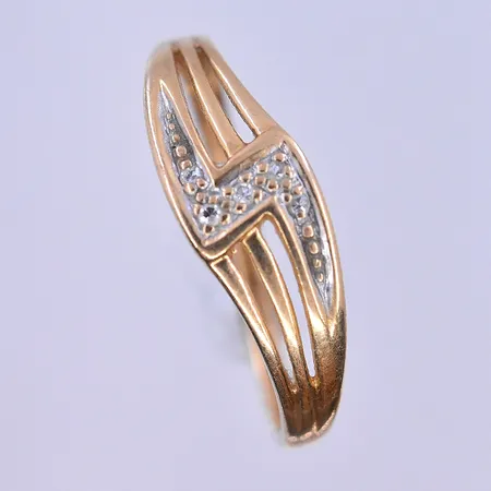 Ring stl:16¾, bredd 1-6mm 18K. Vikt: 1,4 g