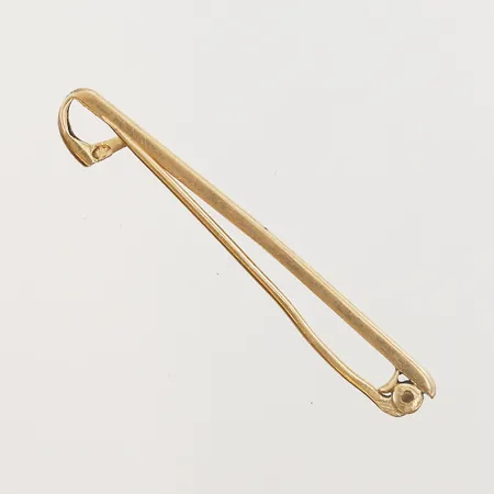 Brosch längd 42mm, bredd 1mm, defekt, 18K Vikt: 2,1 g
