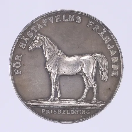 Plakett "För Hästafvelns Främjande" Gustaf V Sveriges Götes och Vendes Konung Ø40mm silver 830/1000 Vikt: 37,2 g