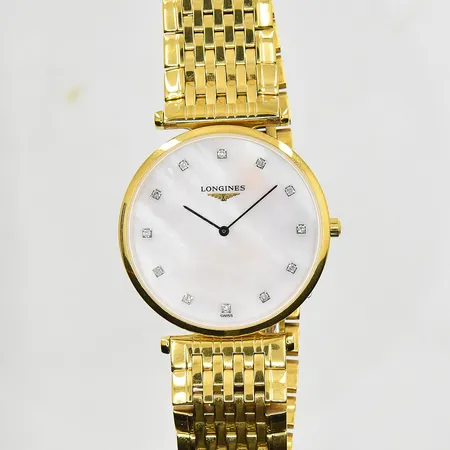 Damur Longines La Grande Classique, förgyllt stål, quartz, Ø33mm, refnr L4.709.2, serienr 37721689, pärlemorurtavla, diamantindex, fint bruksskick, en skruv till bakboett saknas, behov av batteribyte, inga tillbehör. Vikt: 0 g