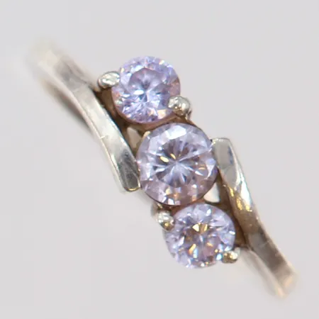 Ring vita stenar stl:18, bredd 2,5-7mm, 925/1000 silver  Vikt: 3,4 g