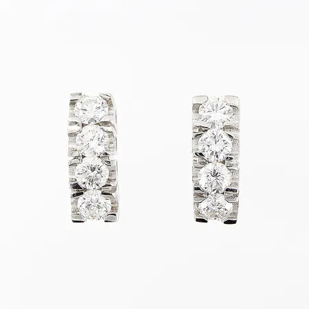 Örhängen med diamanter 8 x ca 0,04ct, längd 8,5mm, bredd 3mm, vitguld, 18K Vikt: 1,7 g