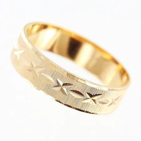 Ring mönstrad stl: 18, 14K Vikt: 2,4 g