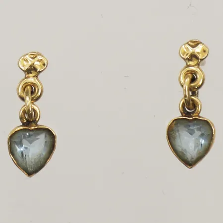 Ett par örhängen, blå stenar, längd 13mm, bredd 5,3mm, snurrebussar saknas, 18K Vikt: 1,1 g