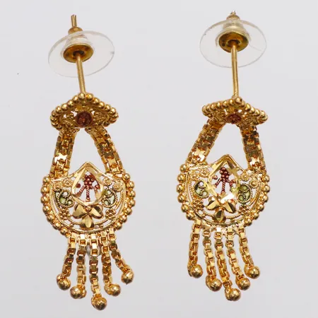 Ett par örhängen filigranarbete längd 40mm, bredd 10-15mm, målade detaljer, snurrebussar i plast/metall, 22K Vikt: 4,6 g