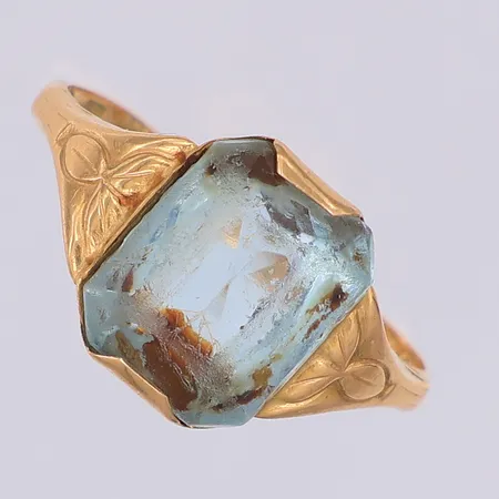 Ring blå sliten sten stl:16¼, 18K Vikt: 1,9 g