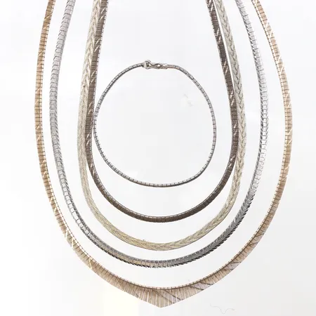 Collier 4 st längd ca 40-42 cm,armband längd ca 19 cm. Vikt: 74,9 g