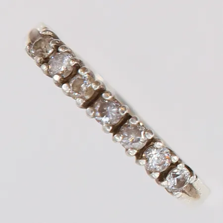 Ring vita stenar stl:15½, bredd 1,5-2,5mm, 925/1000 silver Vikt: 1,3 g