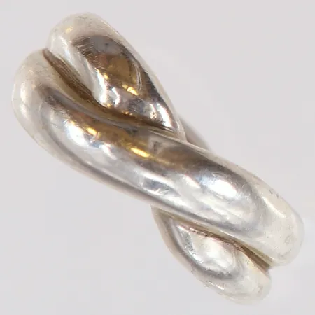 Ring stl:16½, bredd 4-7,5mm, 925/1000 silver Vikt: 5 g