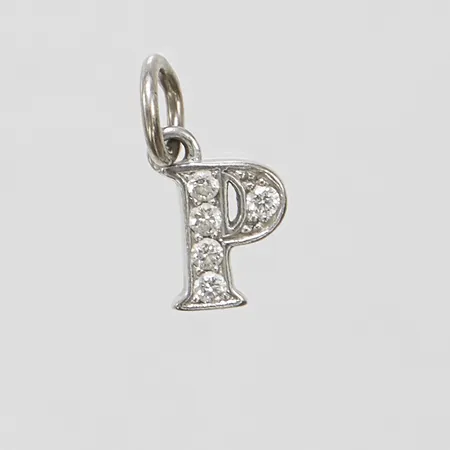 Hänge bokstav P med diamanter 5 x ca 0,005ct, längd ca 10 mm, bredd ca 5mm, vitguld, 18K Vikt: 0,6 g
