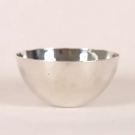 Skål Rey Urban Stockholm år 2001, signerad, bruksslitage, 925/1000 sterling silver, vikt: 334,8g.