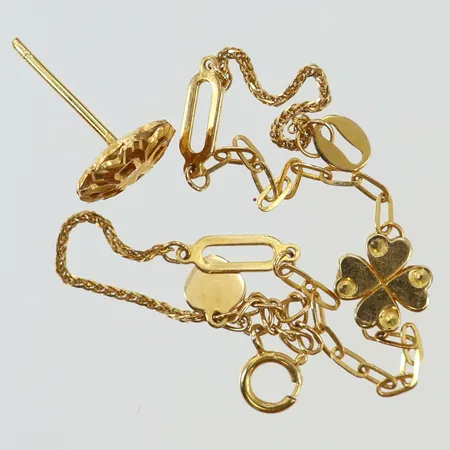 Guldskrot udda defekt 18K.  Vikt: 2,1 g