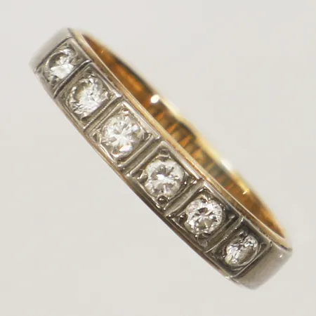 Ring med diamanter 6x0,05ct, tvåfärgad, stl 17½, bredd 3,9mm 18K  Vikt: 3,4 g