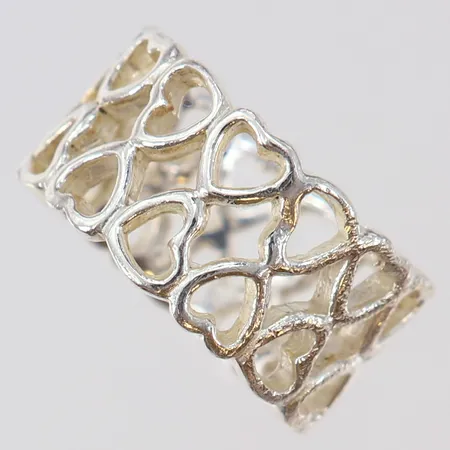 Ring GHA genombruten dekor av hjärtan stl:17, bredd 11mm, 925/1000 silver  Vikt: 5,7 g