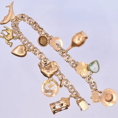 Armband Bismarck med 12 berlocker längd 19,5 cm, bredd 6 mm 18K. Vikt: 24,9 g