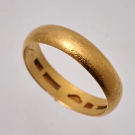 Ring stl:18¾ bredd 5mm, 23K, personlig gravyr, 5,2g.