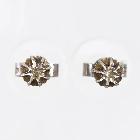 Örhängen vitguld med små diamanter paret,diameter ca 5.1 mm,18k. Vikt: 1,5 g