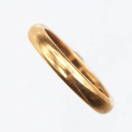 Ring med gravyr,storlek 16 ¾ mm,bredd 3.2 mm,20k. Vikt: 4,9 g