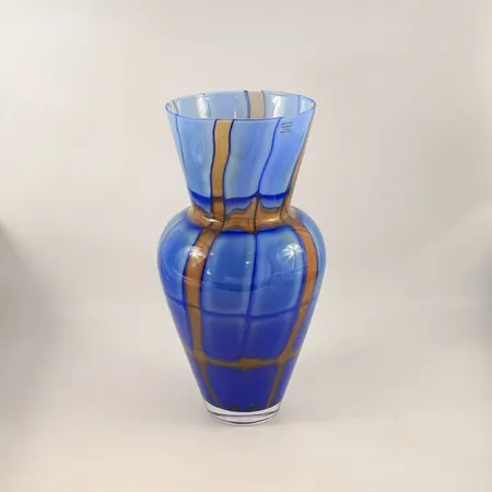 Golvvas Vivienne Ludvig Löfgren Kosta Boda höjd 40cm. Skickas med postpaket.