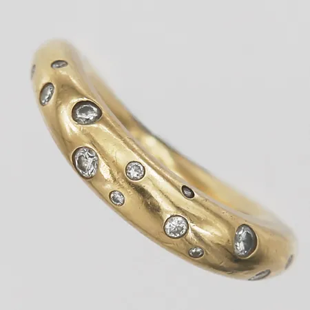 Ring Georg Jensen Offspring med briljantslipade diamanter totalt 0,14ct, design Jacqueline Rabun, stl: 3 (52-53), i 18K guld med originaletui. Nypris 26 500:-.  Vikt: 4,5 g