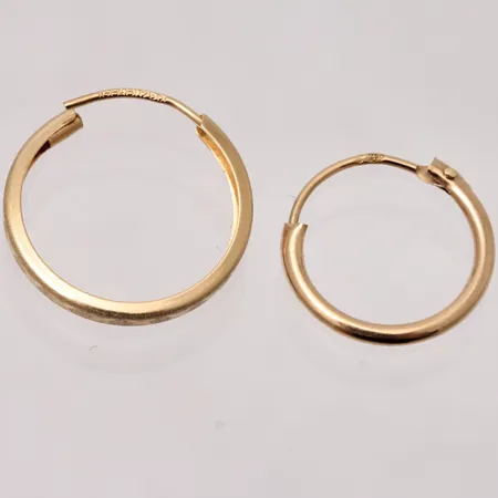 Örhängen, omaka, 18K, 0,5g.