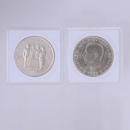 2 silvermynt 5kr Gustav VI Adolf Sveriges Konung - Svenska Folkets Lagbundna Frihet, 1959, i etuier, silver 400/100 vikt ca 36g Vikt: 36 g