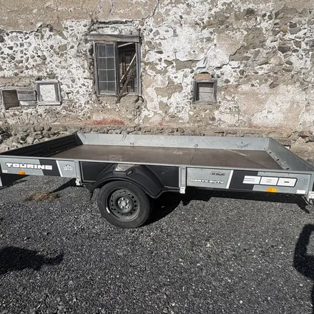 Släpvagn Northgrade 4p touring 380tx. årsmodell 2019, totallängd 5320mm, bredd 2420, lastutrymmets längd 3800mm, tjänstevikt 360kg, maxlast 900kg, totalvikt 1260kg, tipp, obesiktigad, reg nr AYG656, efter vunnen auktion kan vi ordna besiktning, Skickas ej, endast avhämtning i Östersund Specialfrakt, kontakta pantbankskontoret för mer information.